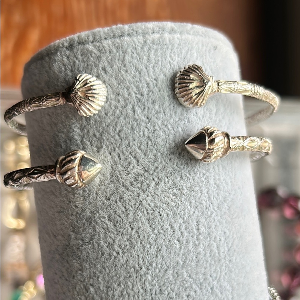 Elegant Silver Shell Bangle Bracelets